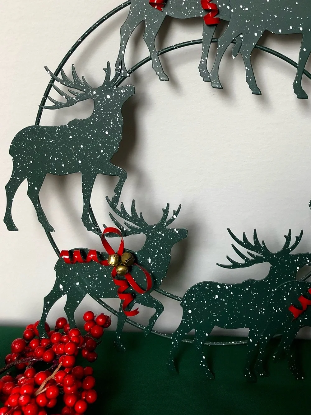 New Metal Green Snowy Reindeer Festive Wreath in Box